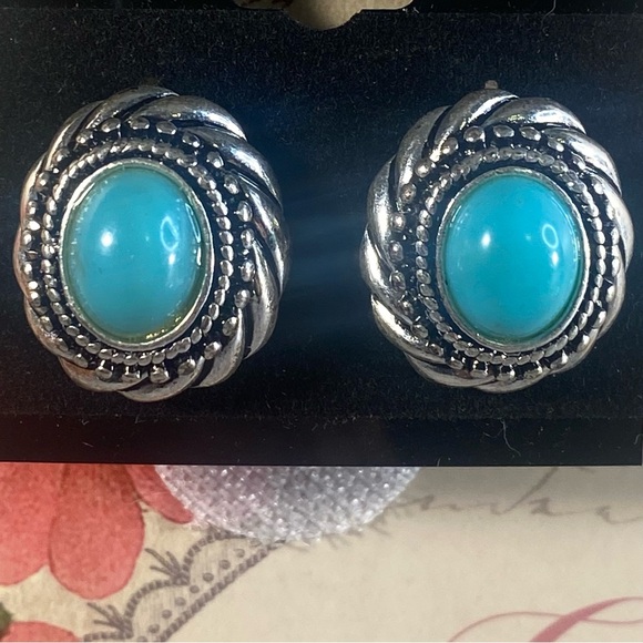 Avon Vintage Button Earrings Turquoise and Silver Southwestern Boho Jewelry - Picture 1 of 5